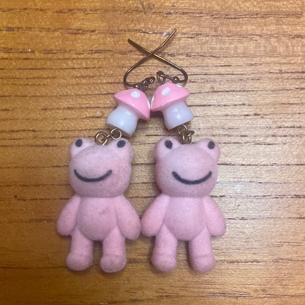 Hot Topic mushroom frogs pink flocked velvet french hook fairycore cute vibes 🍄